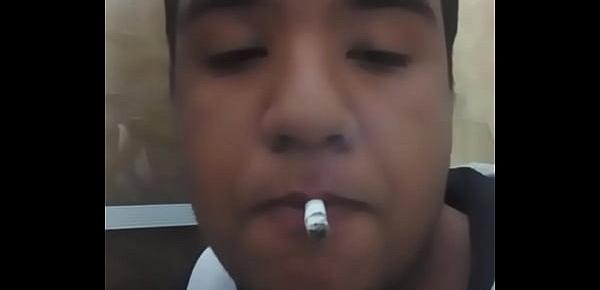  Punheta fumando